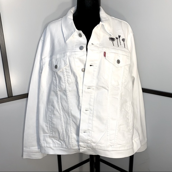 🆕Levi's Trucker Jacket Features an embroidered floral design at the chest - Picture 5 of 7